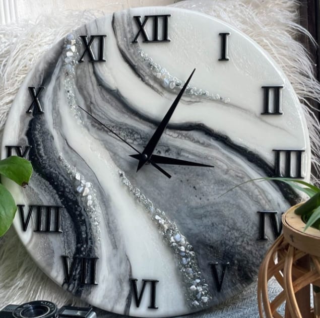 Attractive Epoxy Resin Wall Clock