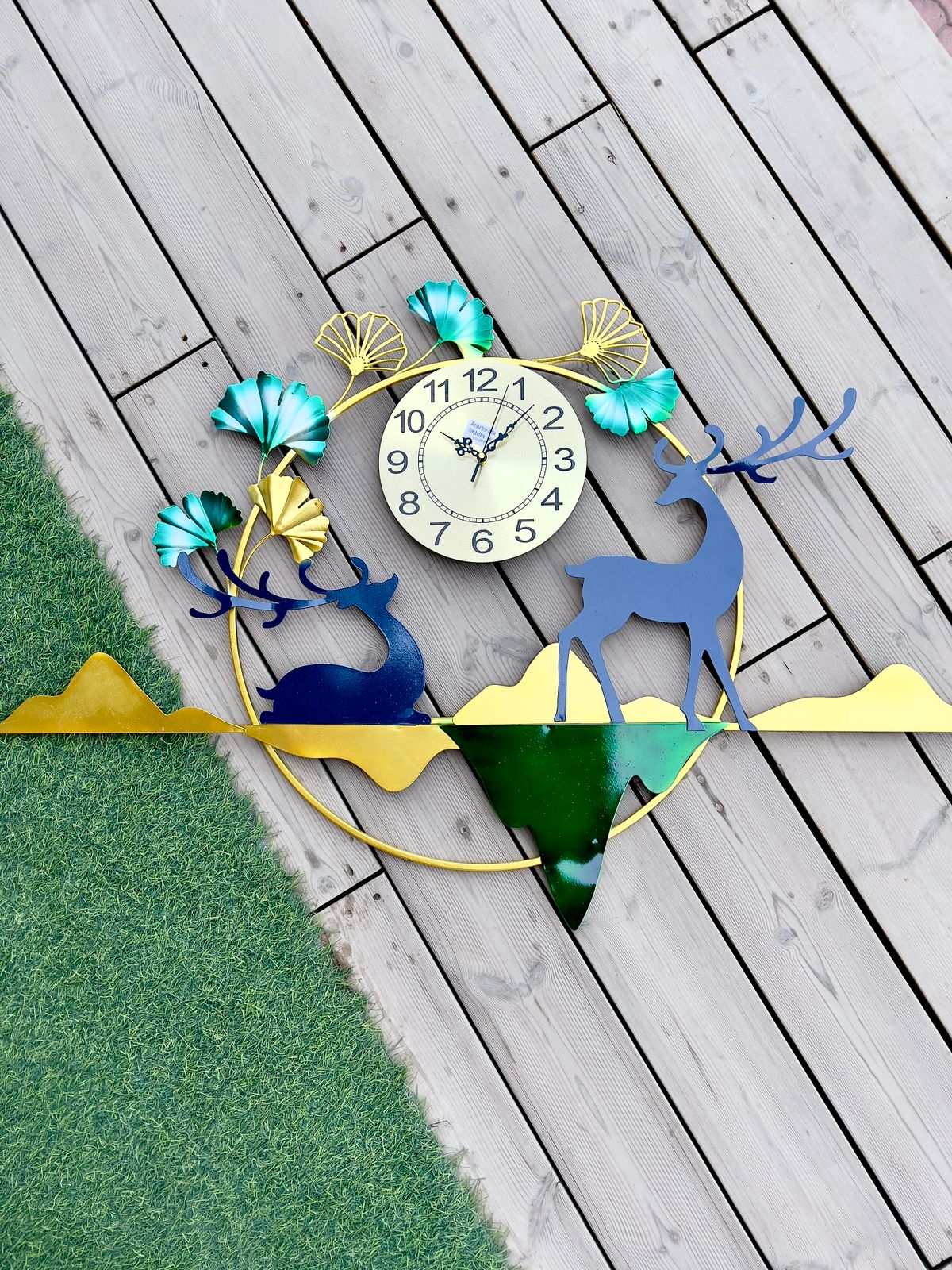 Elegant Nature Deer Metal Wall Clock