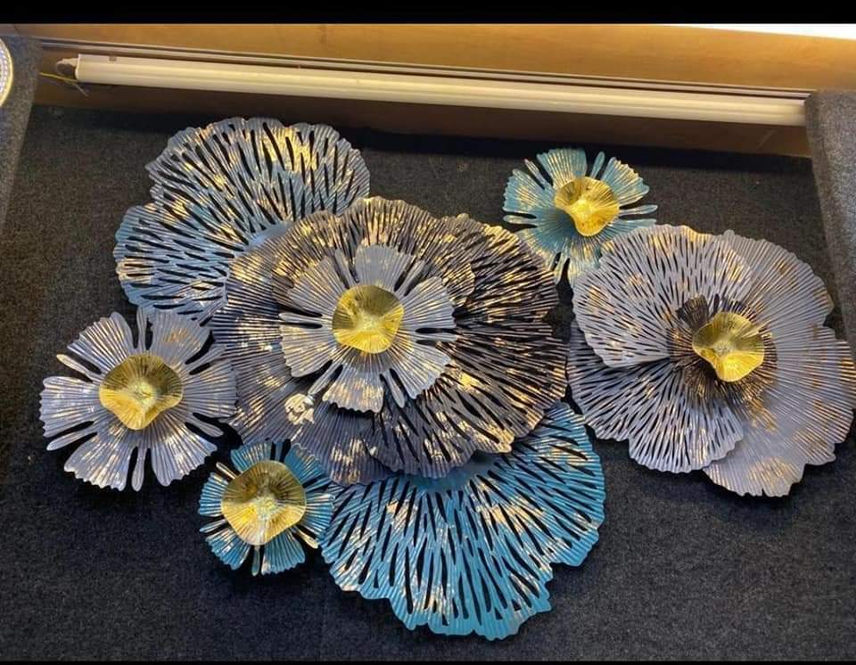 Multicolor Flower Design Metal Wall Hanging