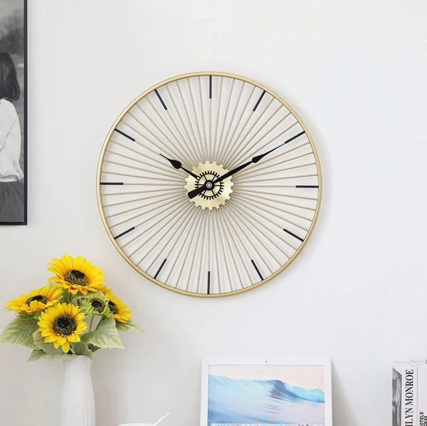 Pretty Round Design Metal Wall Clock