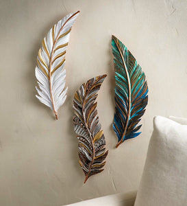 Gorgeous Feather Design Metal Wall Hanging